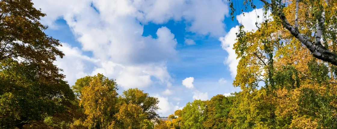 Canal boat sightseeing tour in Riga
