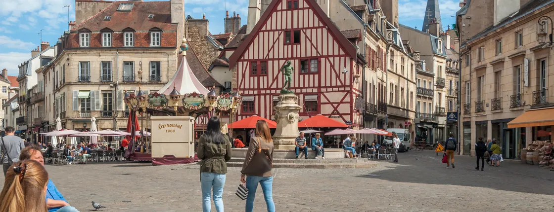 Self guided tour with interactive city game of Dijon