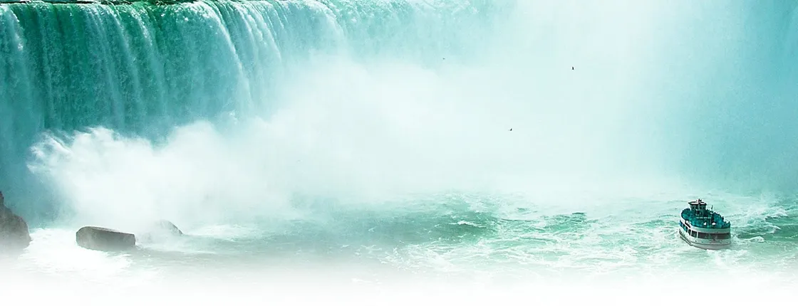 Niagara Falls tour with boat ride and lunch from Toronto