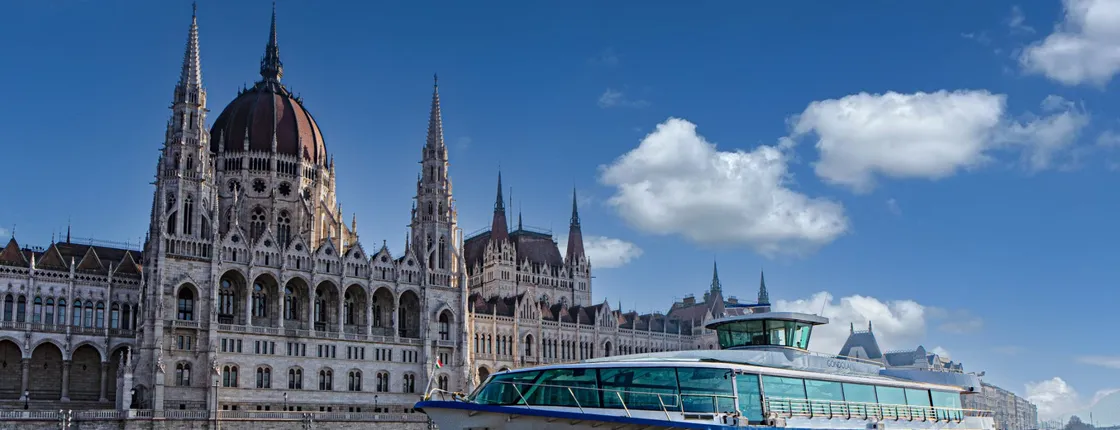 Budapest 70-minute Daytime Sightseeing Cruise Duna Bella