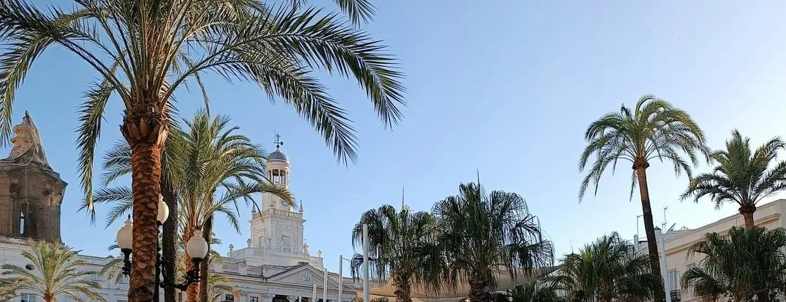 Cadiz Food Tour with Tapas & Drinks with a Local