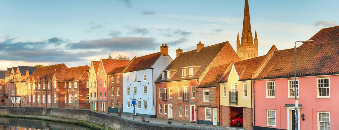 Norwich in-app tour and thrilling detective investigation