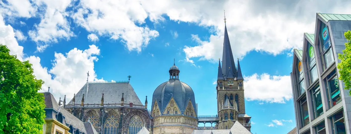 Aachen old town scavenger hunt with interactive audio book