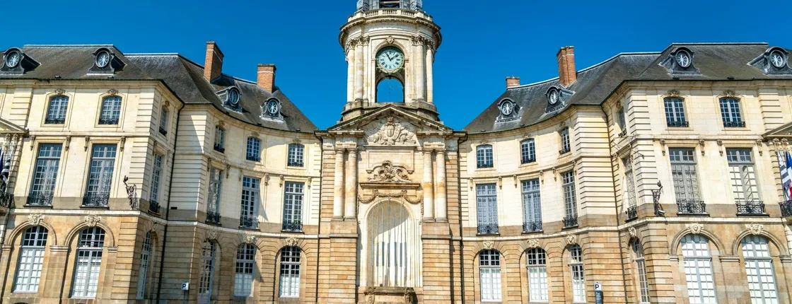 Rennes 2-hour introductory walking tour with a local