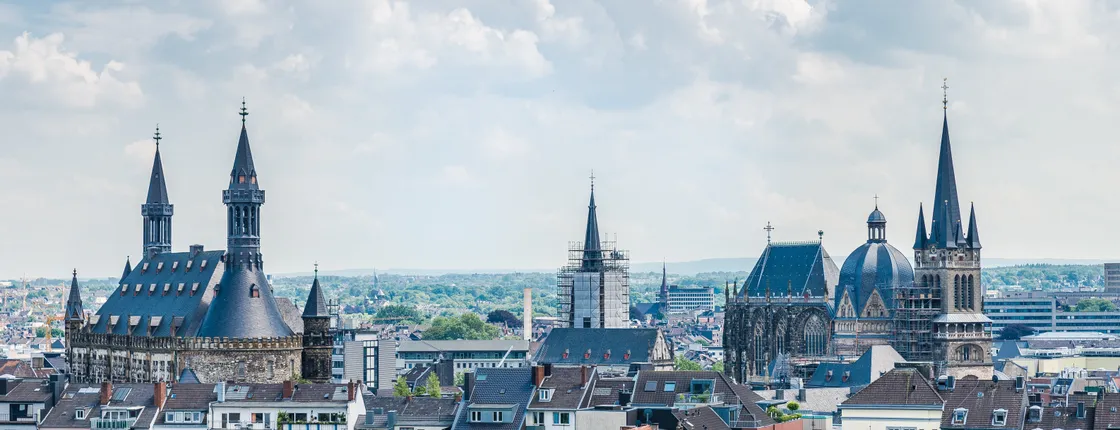 Self guided tour with interactive city game of Aachen
