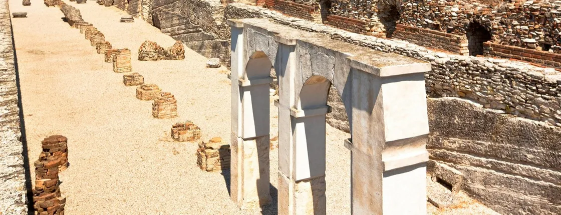 Grottoes of Catullus entrance ticket and guided tour