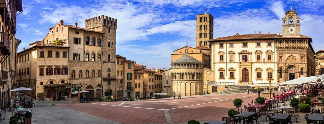 Arezzo panoramic electric minibus tour with museum entry tickets