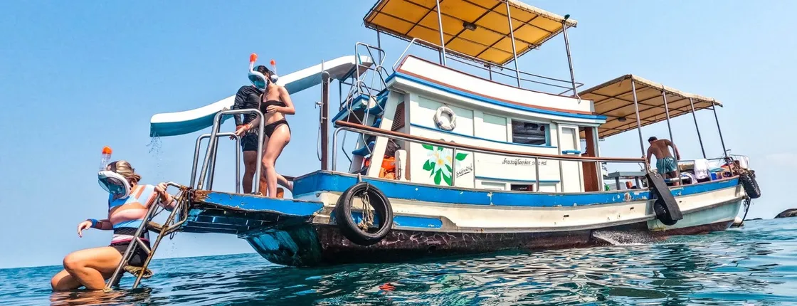 Boat tour to the bays of Koh Tao island with light meal