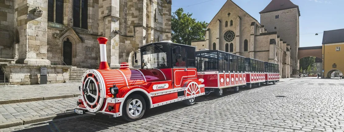 Regensburg City Tour with the Bimmelbahn Departure from Cathedral Square