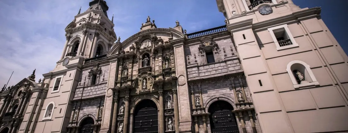 Lima Guided Tour with Larco Museum and Casa Aliaga