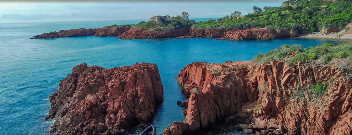 Boat & snorkeling trip to the Esterel Calanques from Cannes