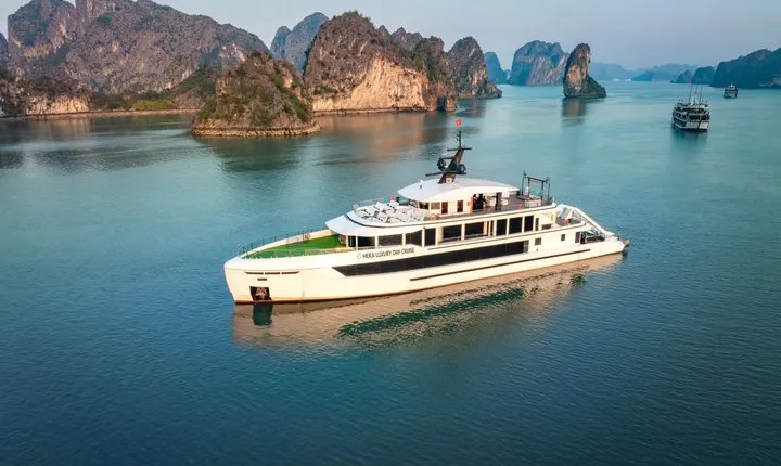 HERA Luxury Day Cruise Halong Bay & Lan Ha Bay From The Harbour