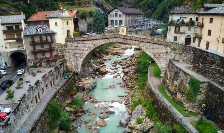 Aosta walking tour with Tasting
