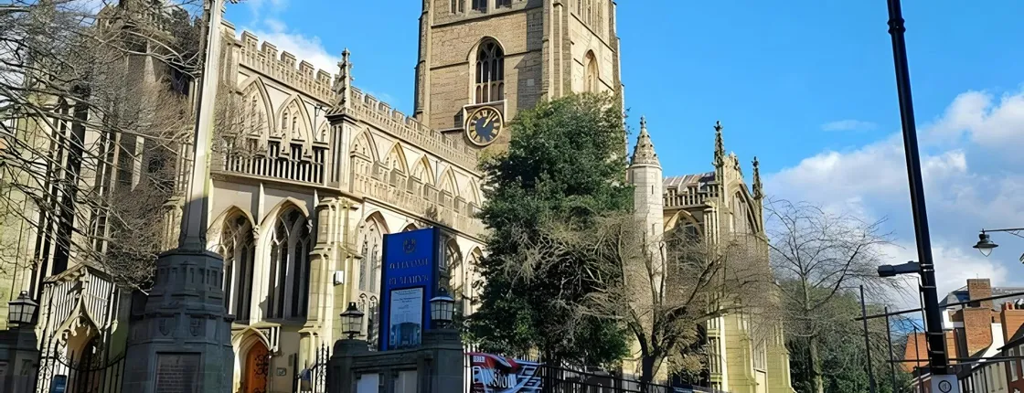 Nottingham's secrets with Robin Hood city adventure game