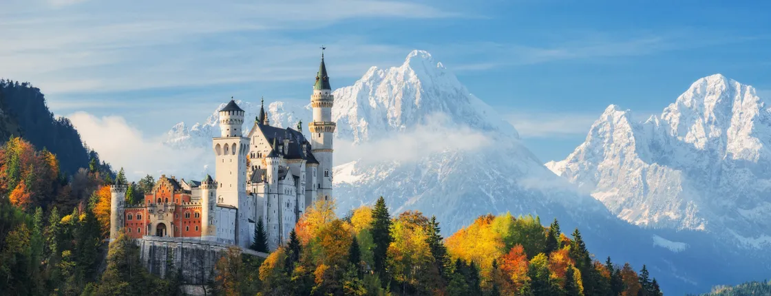 Neuschwanstein, Linderhof and panoramic bus tour in Oberammergau