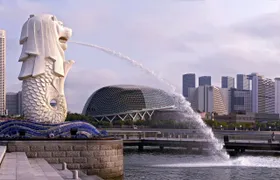 Small-group Singapore history and culture tour with river cruise
