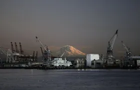 Sailing harbor tour in Seattle