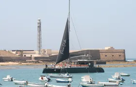 Sunset catamaran experience in Cadiz with one drink