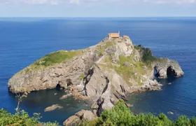 Gaztelugatxe and Mundaka small group guided tour from Bilbao