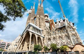 Small-group guided tour of the Sagrada Familia in Barcelona with priority access