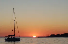 Cascais private sunset cruise with a welcome drink