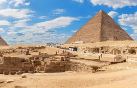 Giza Pyramids, Sphinx, and Egyptian Museum tour with lunch from Cairo