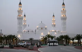 Medina heritage walking tour with Quba Mosque and date tasting