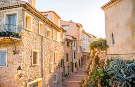 Discover Antibes in 1 hour with a local