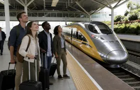 Terracotta Warriors and Chengdu-Xi'an City Wall bullet train trip