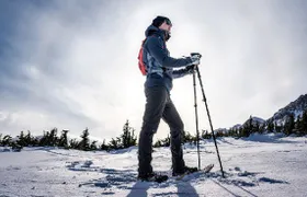 Beginners snowshoeing adventure in Anchorage