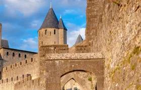 Carcassonne murder mystery city exploration game