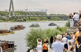 Sightseeing cruise along the River Vistula in Warsaw