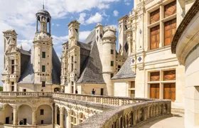 Chenonceau and Chambord Tour with Wine-Tasting from Tours or Amboise