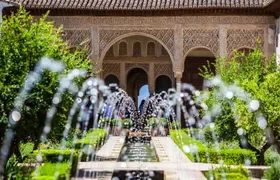 Alhambra with Nazaries Palaces Private Tour 